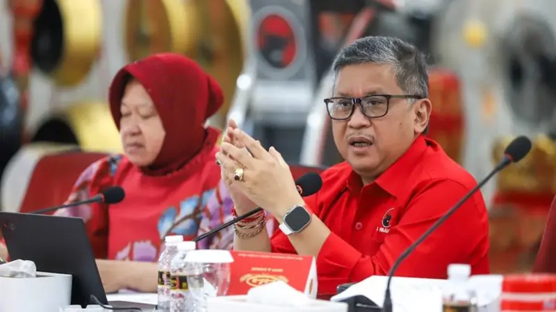 Sekretaris Jenderal DPP PDIP Hasto Kristianto bersama Risma. (Foto: PDIP Jatim)