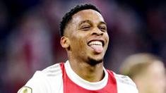 Jurrien Timber merupakan incaran utama Erik ten Hag untuk mengisi lini pertahanan MU yang belakangan sangat keropos dan mudah ditembus lawan. Namun Timber urung pindah ke Old Trafford lantaran ingin bermain reguler bersama Ajax. (Olaf Kraak/ANP/AFP)