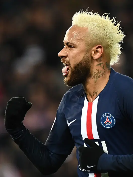 Pemain Paris Saint-Germain Neymar melakukan selebrasi usai mencetak gol ke gawang AS Monaco pada pertandingan L1 Prancis di Stadion Parc des Princes, Paris, Prancis, 12 Januari 2020. (Photo by Anne-Christine POUJOULAT/AFP)