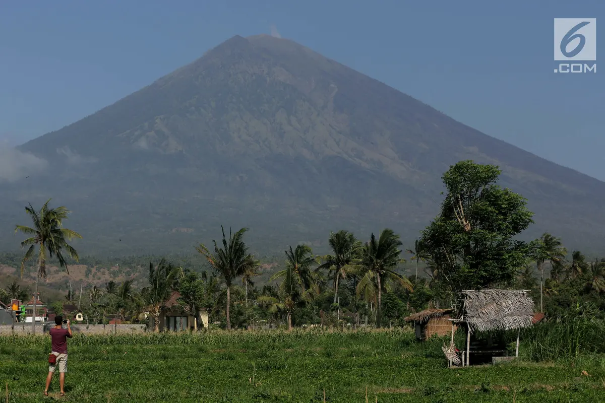 Berstatus Awas, Sebagian Warga di Lereng Timur Gunung Agung Masih Bertahan
