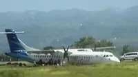Upaya Pemindahan Pesawat Garuda Tergelincir Belum Berhasil