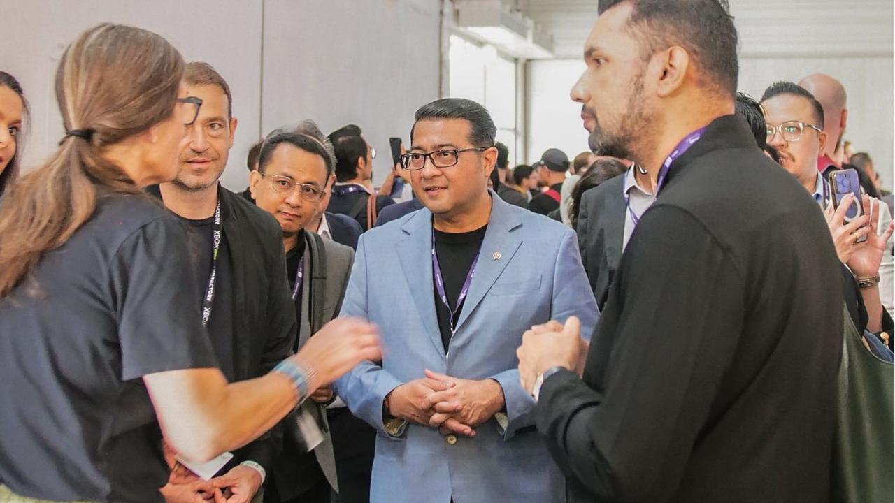 Menteri Ekonomi Kreatif (Ekraf) Teuku Riefky Harsya Kunjungi Gamescom 2025