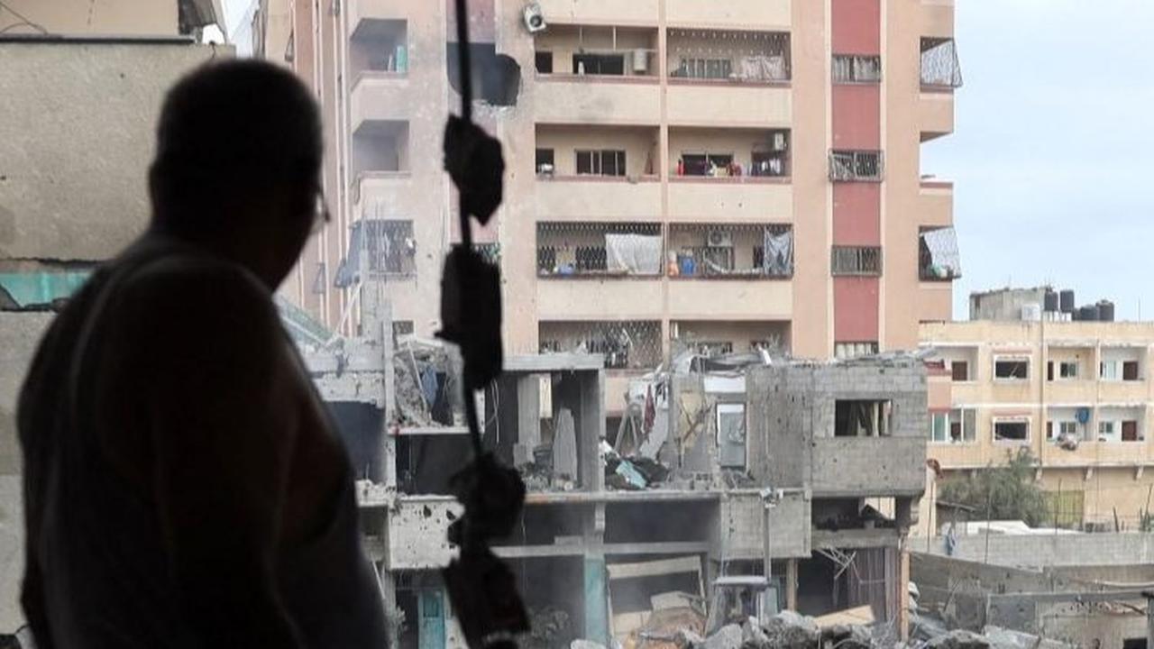 Kantor media itu menjelaskan bahwa para korban luka dalam serangan tersebut telah dibawa ke Rumah Sakit Al Awda yang berada di kamp tersebut dan RS Martir Al Aqsa yang berada di Deir el-Balah. Foto: AFP<br>