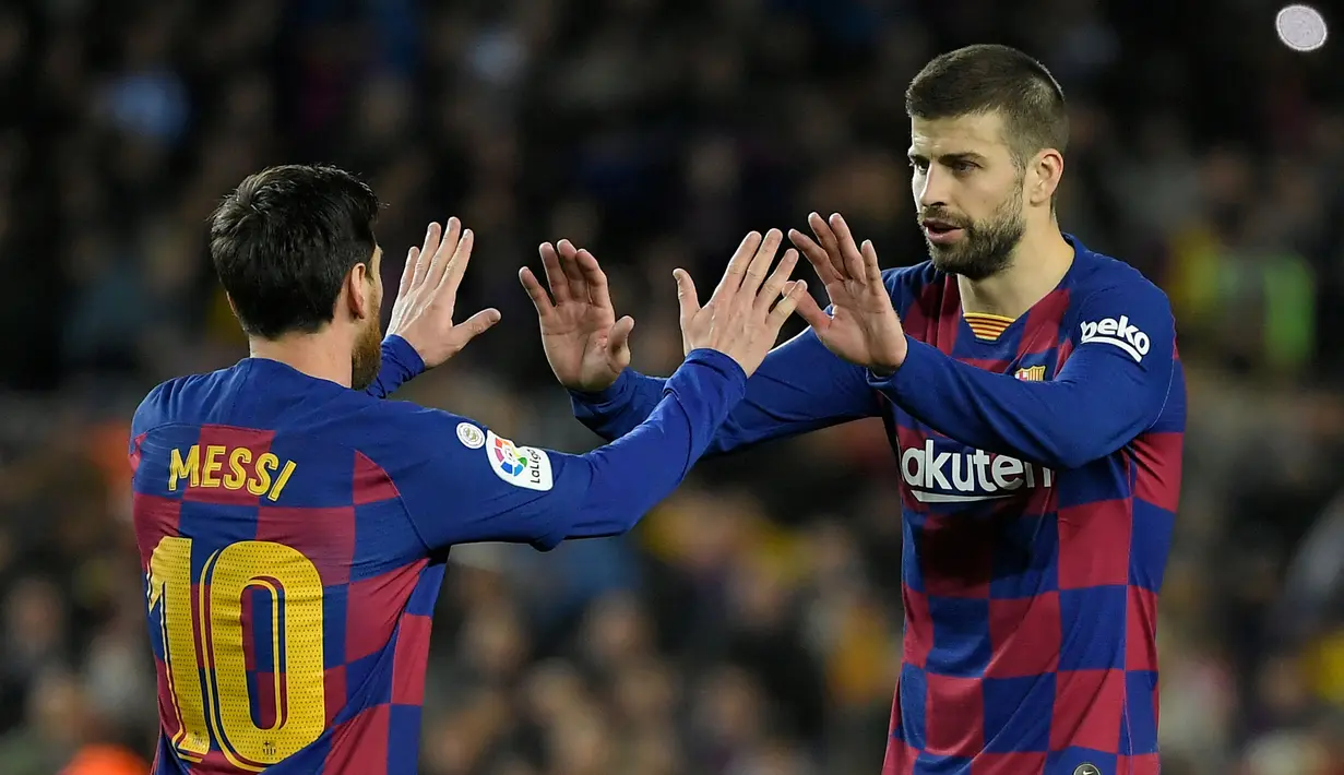 Gerard Pique pernah bermain satu tim bersama Lionel Messi saat di Barcelona. Jauh sebelumnya Pique merupakan rekan Cristiano Ronaldo ketika dirinya membela Manchester United sebelum hengkang 2008 silam. (Foto: AFP/Lluis Gene)