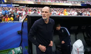 Pelatih Inggris, Thomas Tuchel, berdiri di pinggir lapangan sebelum pertandingan melawan Ghana Piala Dunia 2026 di Foxborough, Massachusetts, dekat Boston, Rabu (24/6/2026). (AP Photo/Petr David Josek)