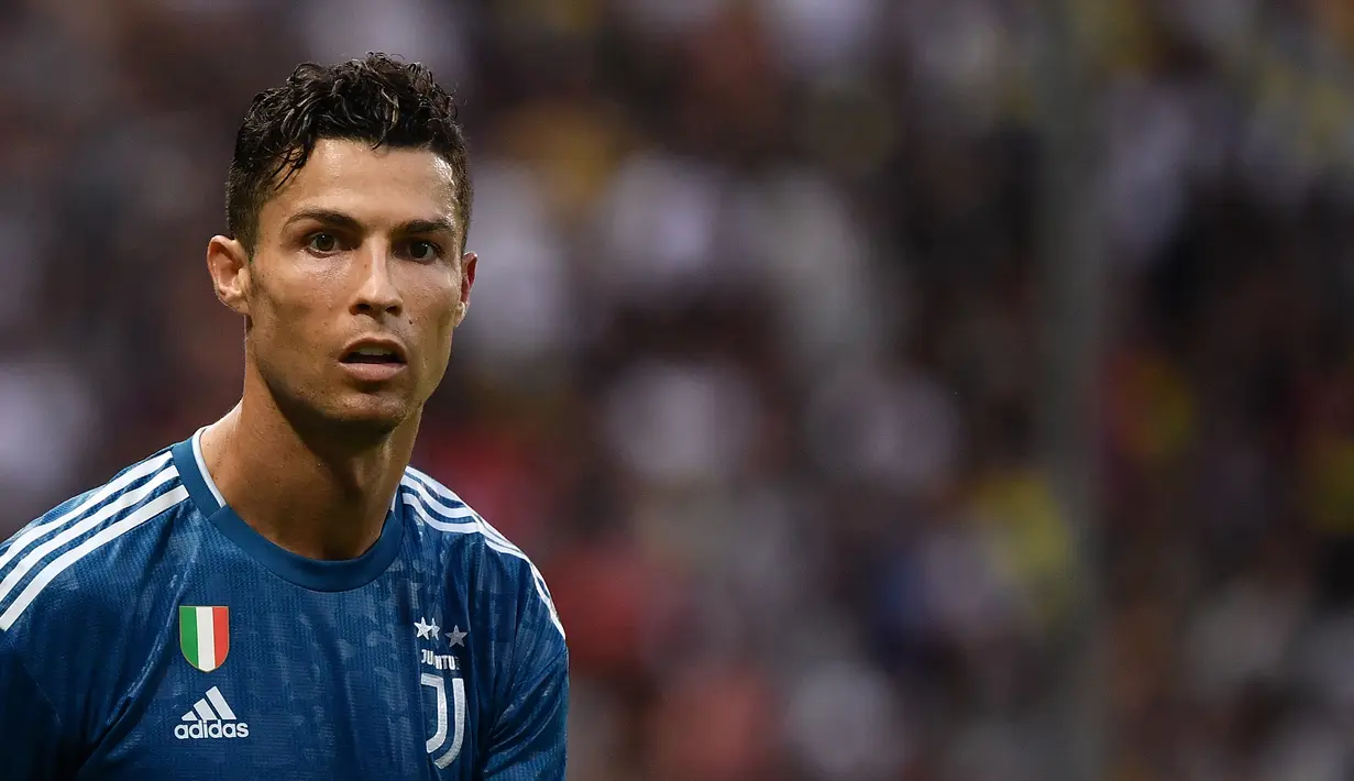 1. Cristiano Ronaldo - Juventus mendatangkan Ronaldo dengan badrol harga 100 juta euro. (AFP/Marco Bertorello)