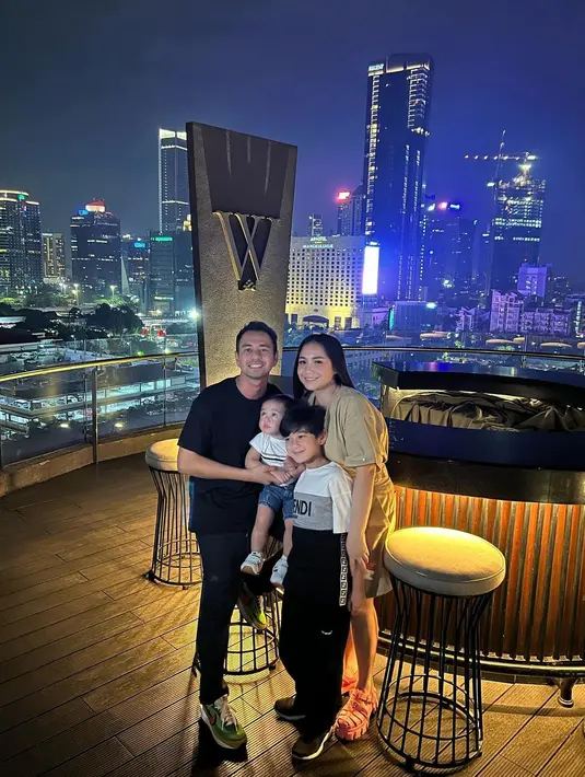 Dan masih banyak lagi yang merasa gemas dan kasihan dengan Rayyanza alias Cipung. Bahkan, tidak sedikit yang menyebut paras tampan Rafathar mirip artis Korea Siwon Choi. [Instagram/raffinagita1717]