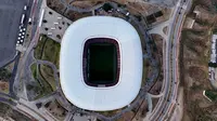 Stadion Akron terletak di Zapopan, di negara bagian Jalisco, Meksiko. Zapopan merupakan bagian dari kota metropolitan Guadalajara, salah satu kota terpenting di Meksiko, yang memiliki lanskap yang beragam, termasuk pegunungan, lembah dan danau. (Ulises Ruiz/AFP)