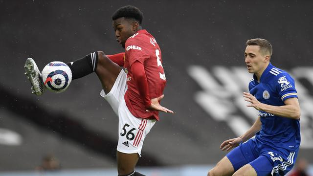 FOTO: Tumbang 1-2 dari Leicester City, Manchester United Relakan Tetangga Berpesta - Anthony Elanga; Timothy Castagne