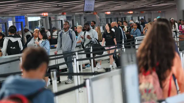 Bandara-bandara di Amerika Serikat Kekurangan Petugas Lalu Lintas Udara, Penundaan Penerbangan Makin Parah