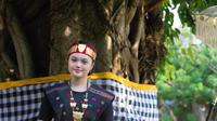 Gaya Amora Lemos Pakai Baju Adat Suku Batak/Instagram/@amora_lemos05