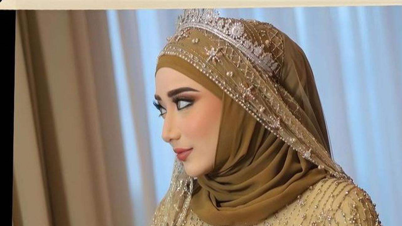 Penampilan Tengku Anataya bikin salfok netizen. Potretnya dipuji begitu cantik.