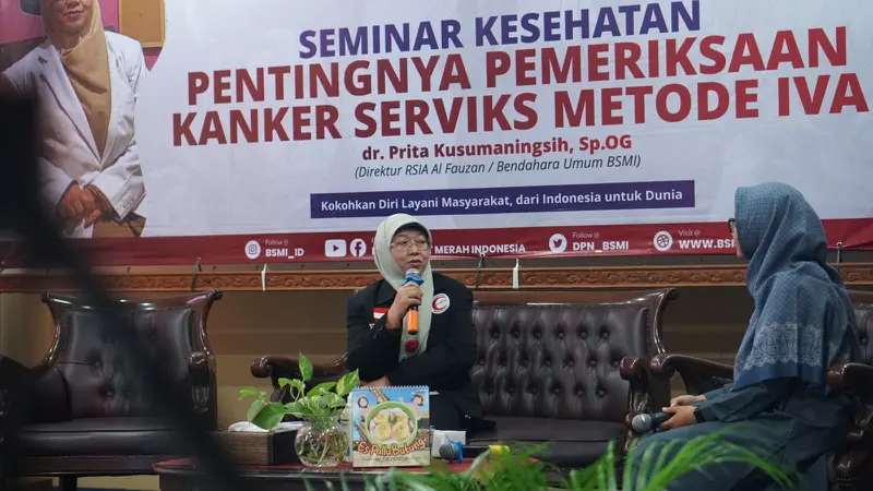 Direktur RSIA Al Fauzan dan Bendahara Umum BSMI dr. Prita Kusumaningsih, Sp.OG saat menjadi narasumber dalam Seminar Kesehatan Antisipasi Kanker Serviks dengan Metode IVA, Kamis (15/6/2023).