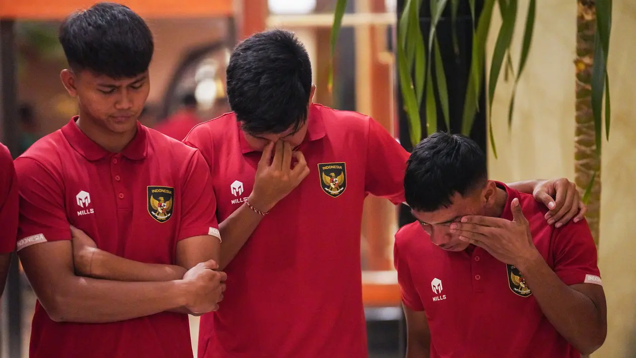 Foto: Reaksi Kecewa Para Pemain, Staf Pelatih, dan Official Timnas Indonesia setelah Batal Main di Piala Dunia U-20 2023