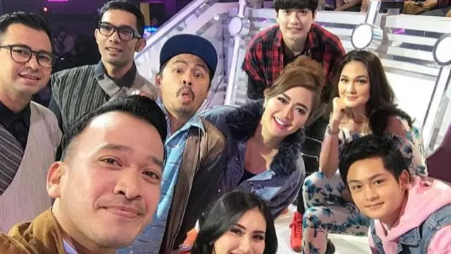 [Bintang] Luna Maya dan Ayu Ting Ting