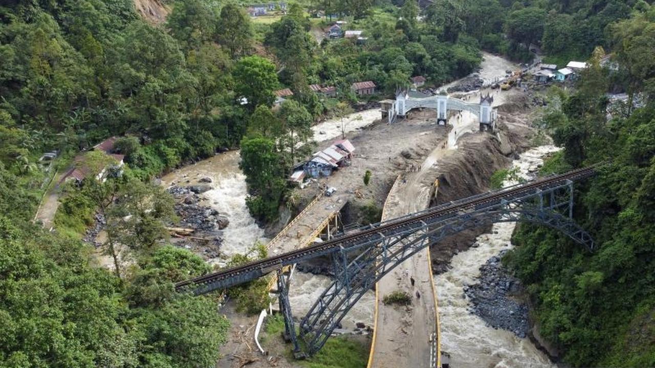Banjir Bandang Terjang Lembah Anai untuk Kedua Kalinya, Jalur Vital Padang-Bukittinggi Lumpuh Total