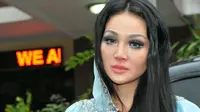 Fifie Buntaran Jalani Perawatan Mata Panda
