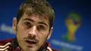 Iker Casillas menegaskan bahwa target timnya di Piala Dunia 2014 adalah untuk mempertahankan trofi yang sudah berhasil mereka rebut empat tahun silam, Brasil, Jumat (13/6/2014) (AFP Photo/LLUIS GENE).