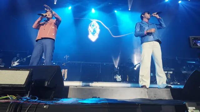 Vokalis baru Yovie & Nuno, Adhyra Yudhi dan Chico Andreas dalam Konser 25 Tahun Janji Suci Yovie & Nuno di Istora Senayan, Jakarta pada Sabtu (13/6/2026)