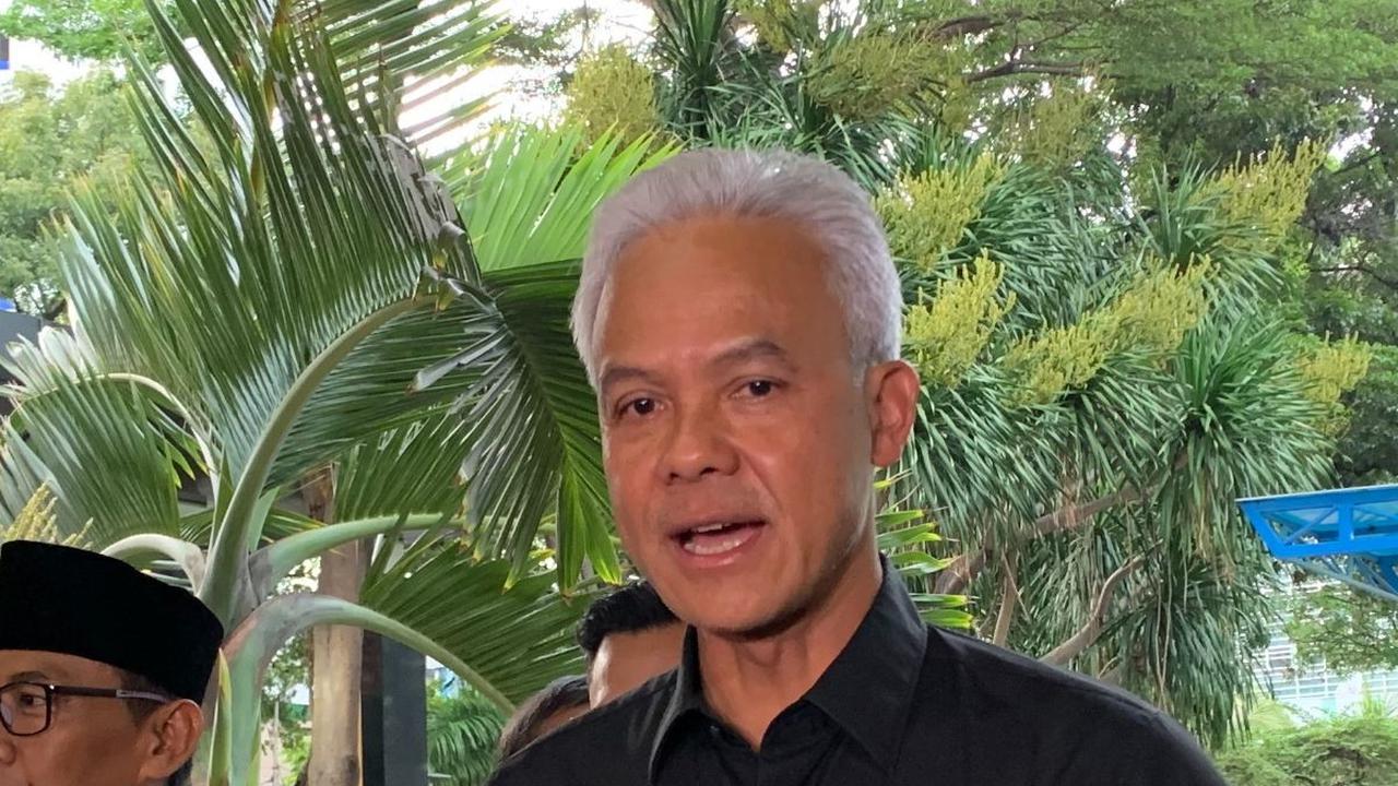 Berkemeja Hitam-Putih, Ganjar-Mahfud Siap Menuju Lokasi Debat Terakhir
