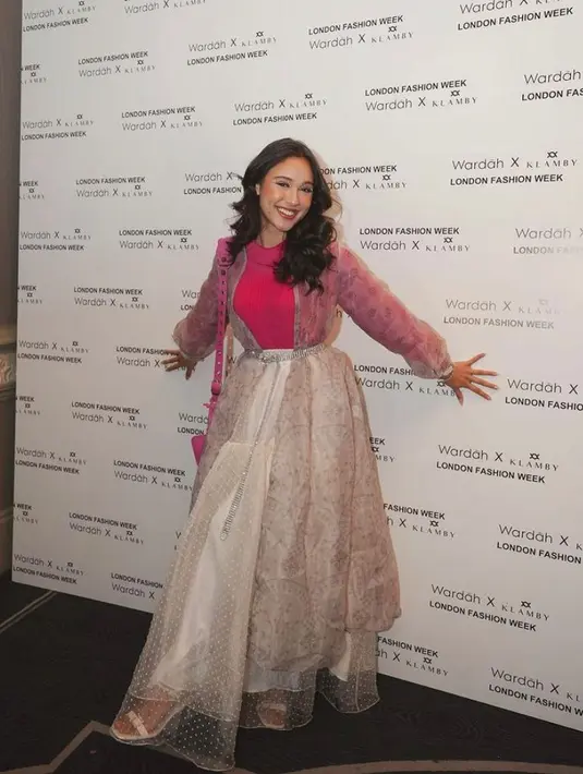 Aktris 18 tahun itu diundang oleh Wardah untuk hadiri peragaan busana Wearing Klamby.