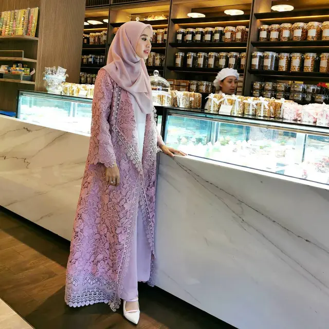 Gaya fashion Laudya Cynthia Bella