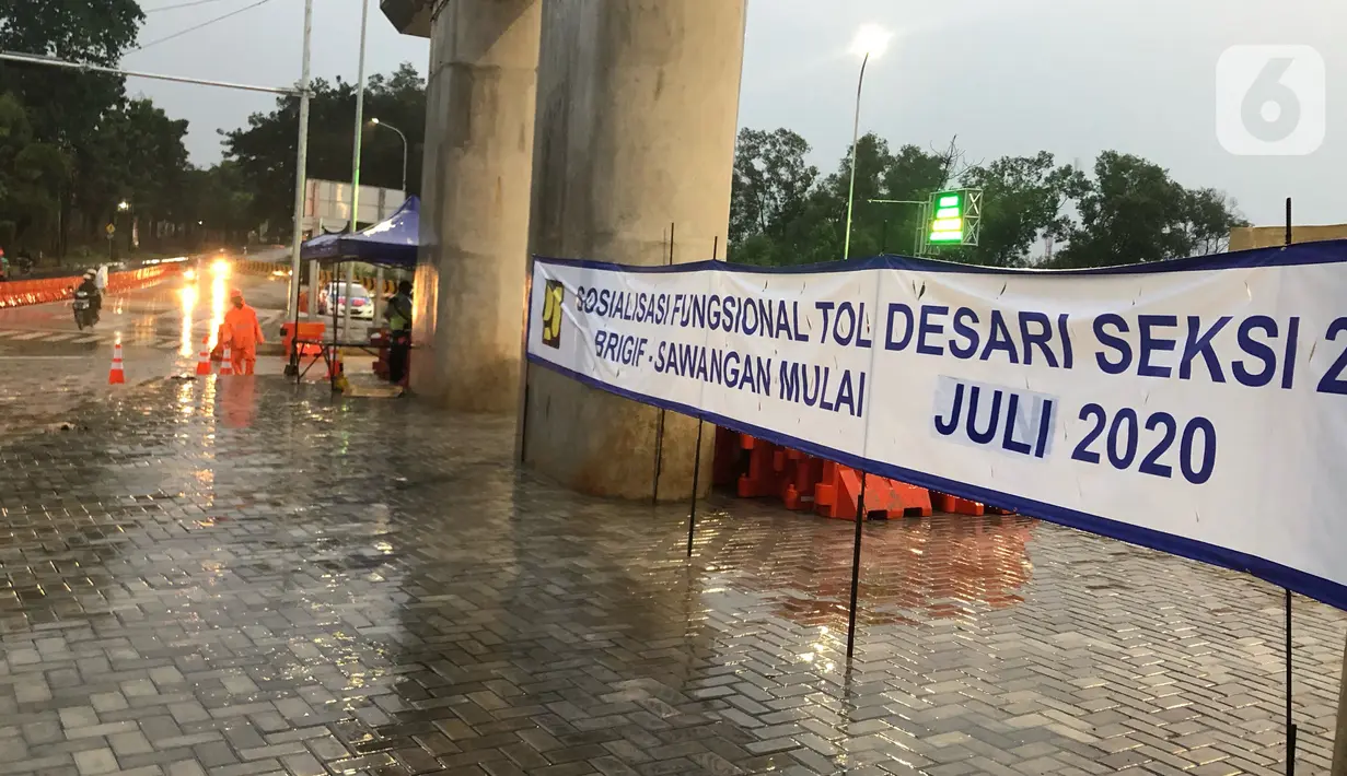 Suasana sosialisasi pembukaan jalan tol Desari Seksi II di kawasan Sawangan, Depok, Jawa Barat, Jumat (3/7/2020). Tol sepanjang 6,3 km tersebut mulai bisa dilalui kendaraan dengan tarif Rp0 alias gratis untuk dua minggu kedepan. (Liputan6.com/Immanuel Antonius)