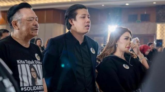 Rey Utami, Pablo Benua dan Otto Hasibuan menggelar doa bersama untuk Jessica Wongso