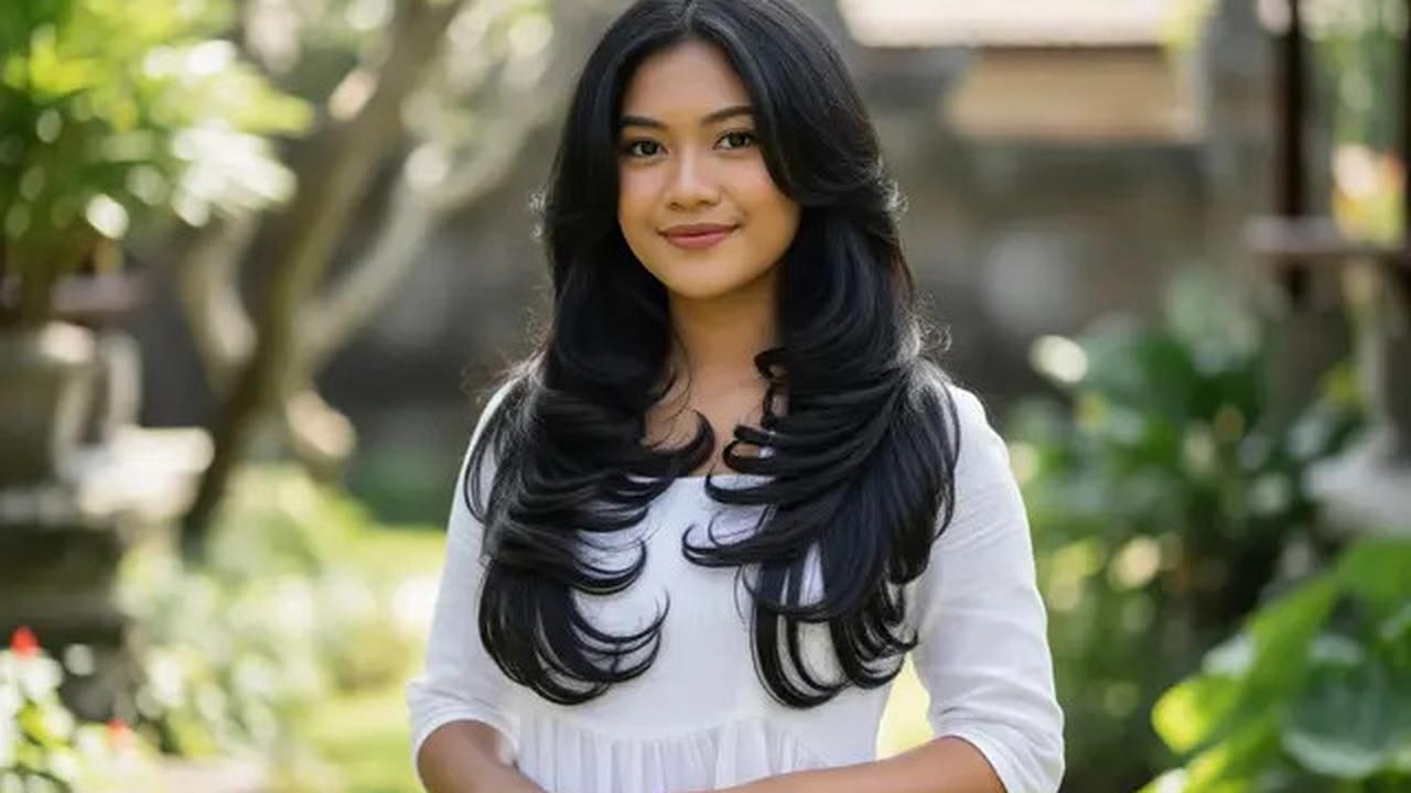 9 Model Rambut Panjang Lurus Belah Tengah Kekinian, Tampil Stylish Setiap Hari