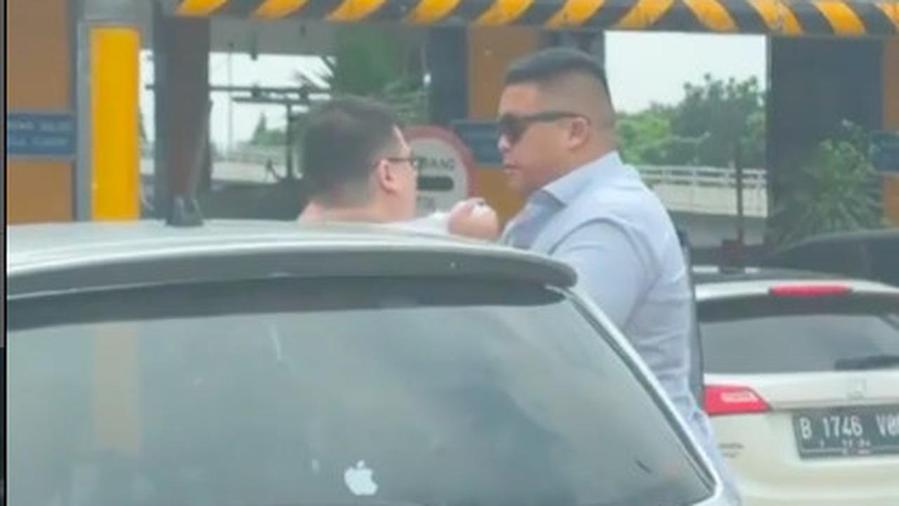 Viral Video Pengemudi Pajero Cekik dan Tampar Pengemudi Yaris di Tol
