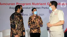 (ki-ka) Direktur PT Bayer Indonesia Kinshuk Kunwar, Kepala Seksi Kesehatan Keluarga Dinkes DKI Jakarta M. Fahrizal A dan Direktur Eksekutif Mercy Corps Indonesia Ade Soekadis berbincang di sela-sela peluncuran Program Nutrient Gap Initiative di Jakarta, Kamis (29/04/2021). (Liputan6.com/HO/Bon)