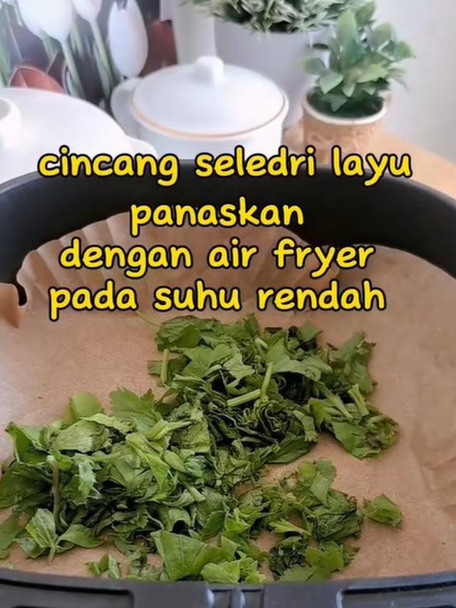 Tanpa Dibekukan Apalagi Direndam Air, Ini Cara Simpan Seledri Agar Awet Segar hingga 3 Minggu