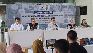 Kepala BPOM Taruna Ikrar dalam konferensi pers "Hasil Penindakan Sediaan Farmasi Ilegal DKI Jakarta Tahun 2025" di Kantor Balai Besar POM, Jakarta Timur, Kamis (13/11/2025).