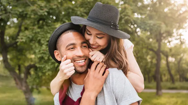 bahagia kencan couple