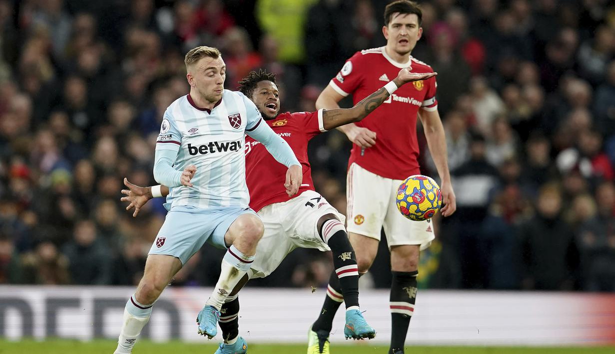 Hingga babak pertama usai skor tetap 0-0 dimana Manchester United sama sekali tidak melepaskan satu pun tembakan tepat sasaran sementara West Ham United memilih untuk memperkuat pertahanan. (AP/Dave Thompson)