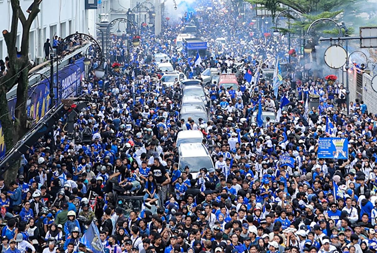 Foto: Lautan Bobotoh Rayakan Persib Juara BRI Super League 2026