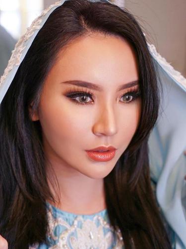 Bangun 1000 Masjid Usai Mualaf, Ini 6 Potret Fitria Yusuf Anak Jusuf Hamka Pakai Kerudung (stok A)