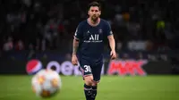 Lionel Messi bergabung dengan Paris Saint-Germain (PSG) pada bursa transfer musim panas lalu. Namun, La Pulga belum mampu bermain ke bentuk terbaiknya. Tercatat, Messi baru tampil 18 laga di semua kompetisi dan hanya menyumbang satu gol di Ligue 1 sejauh ini. (AFP/Franck Fife)