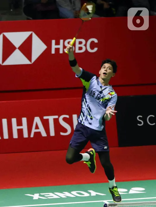 <p>Pebulu tangkis ganda putra Indonesia Muhammad Rian Ardianto saat bertanding bersama Fajar Alfian melawan pemain pebulu tangkis ganda putra Indonesia Pramudya Kusumawardana/Yeremia Rambitan pada babak 32 besar turnamen Daihatsu Indonesia Masters 2023 di Istora Senayan, Jakarta, Selasa (24/1/2023). Fajar Alfian/Muhammad Rian Ardianto menang atas Pramudya Kusumawardana/Yeremia Rambitan dengan skor 18-21, 21-14, dan 21-10. (Liputan6.com/Herman Zakharia)</p>