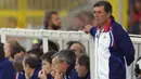 Pada Euro 2000 di Prancis, Timnas Prancis dinakhodai Roger Lemerre yang menggantikan posisi Aime Jacquet yang memutuskan pensiun usai memberi gelar Piala Dunia 1998. Lolos dari fase grup pada Euro 2000, Timnas Prancis lalu mengalahkan Spanyol 2-1 di perempatfinal. Di semifinal, Prancis mampu mengalahkan Portugal 2-1 lewat babak perpanjangan waktu. Prancis akhirnya menjadi juara usai mengalahkan Italia 2-1 di babak final lewat babak perpanjangan waktu yang menerapkan sistem golden goal. (AFP/Olivier Morin)