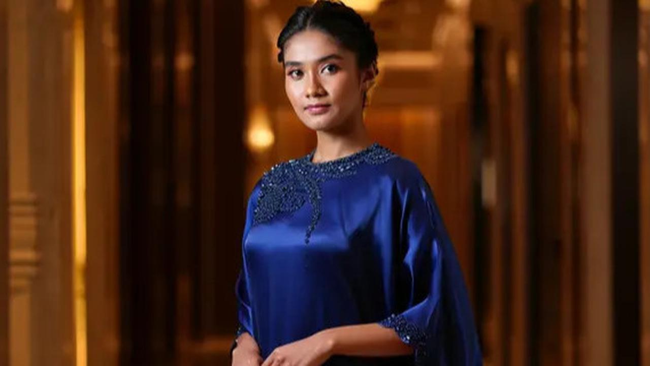 Bisa Dicontoh buat Acara Resmi, ini 11 Inspirasi Fashion Ibu Pejabat yang Elegan dan Berkelas