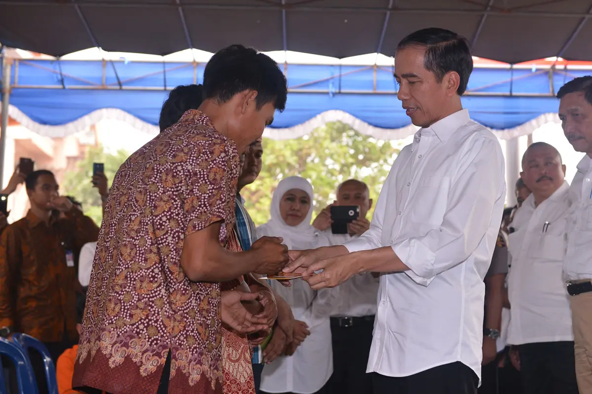 20151030-Presiden-Jokowi-Tinjau-di-Kayu-Agung-Kab.-OKI-Sumsel