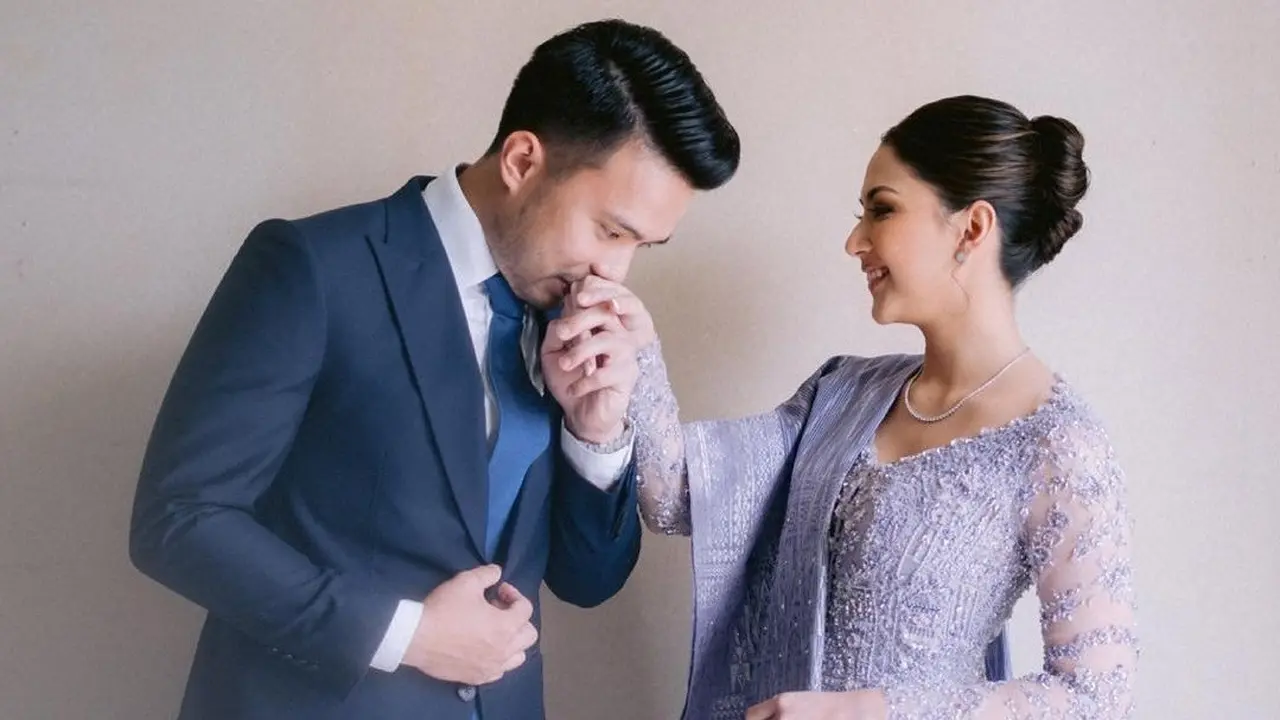 Jessica Mila jalani serangkaian prosesi adat Batak yaitu Mangain, Marhusio, dan Martongo Raja, hingga Martumpol. [Instagram/jscmila]