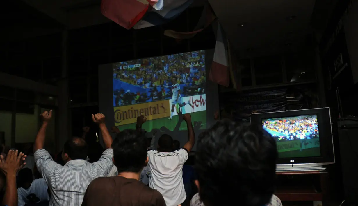 PSSI dan PSSI Pers menggelar nonton bareng laga perempat final Piala Dunia 2014 di Senayan, Jakarta, (5/7/2014). (Liputan6.com/Helmi Fithriansyah)