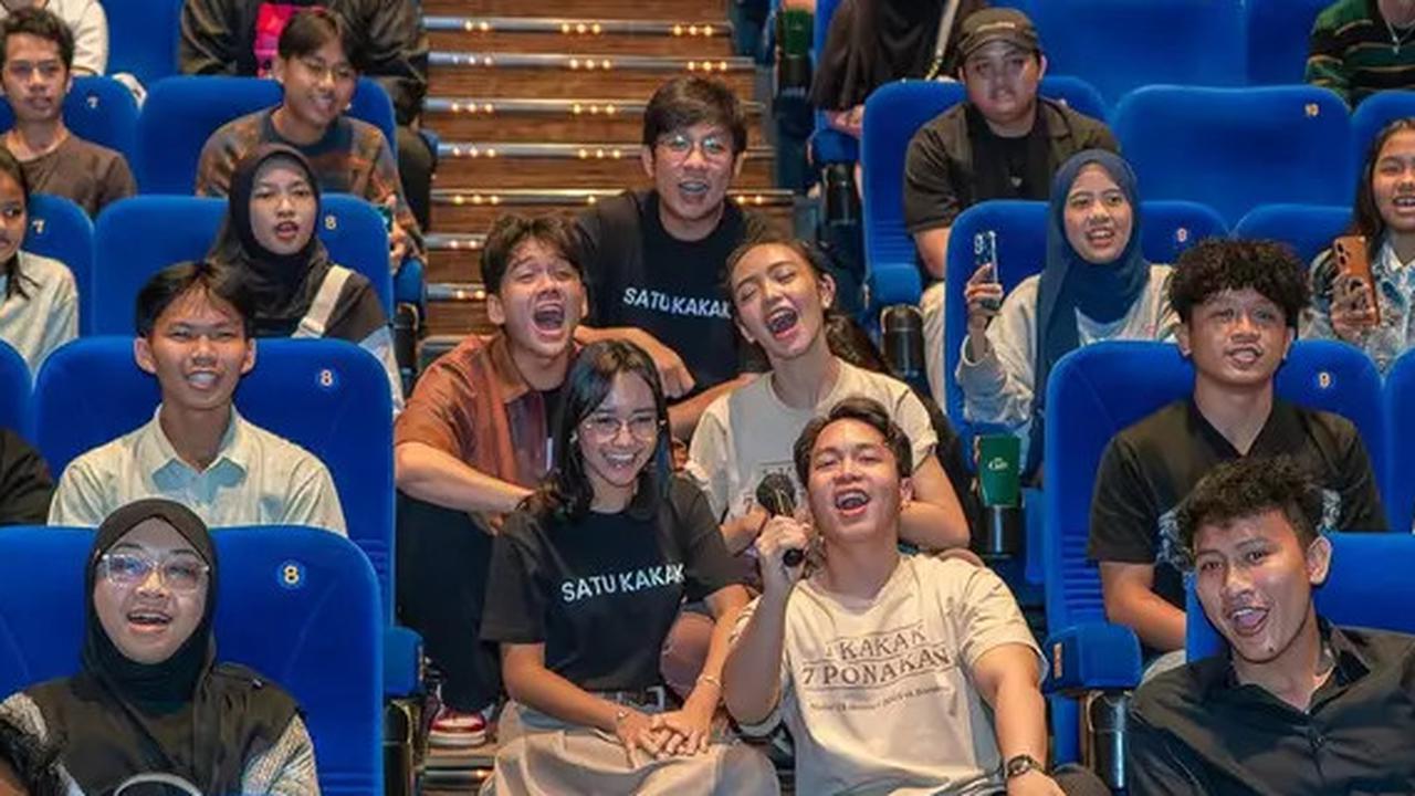 6 Potret Keseruan Cinema Visit Pemain Film '1 Kakak 7 Ponakan', Baru Tayang 3 Hari Sudah 147 Ribu Penonton