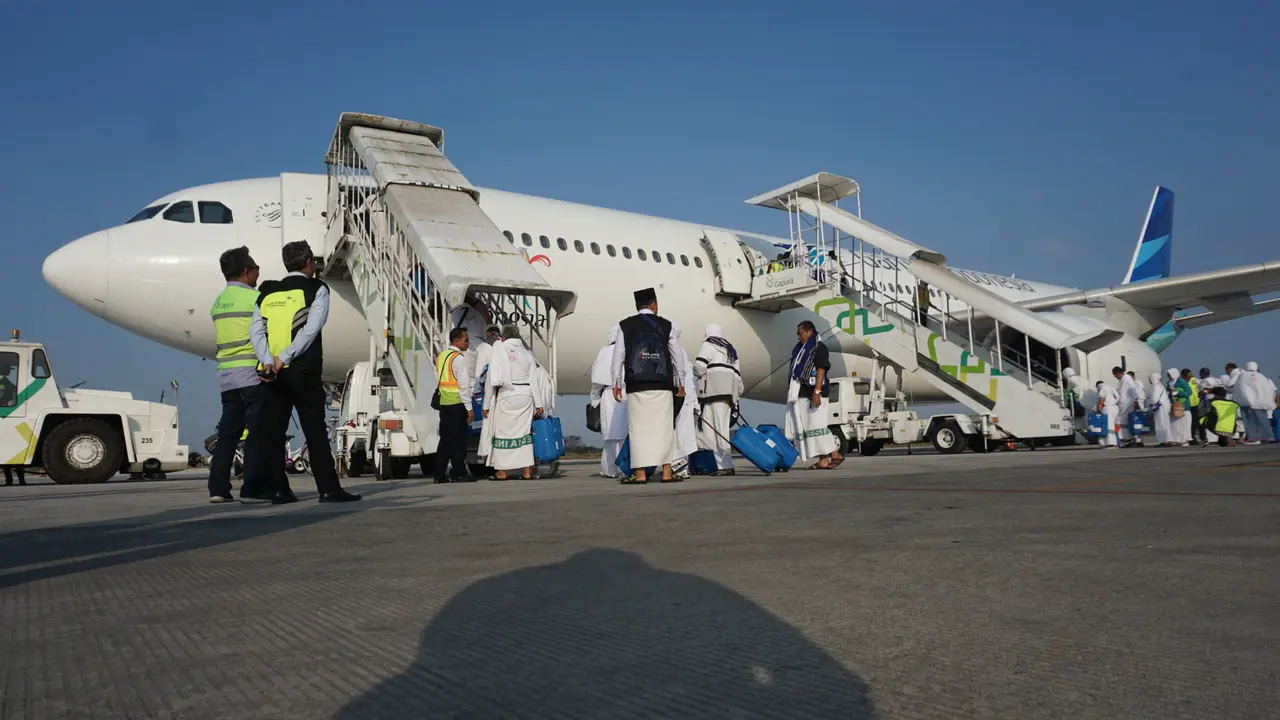 Jemaah Haji Naik Pesawat