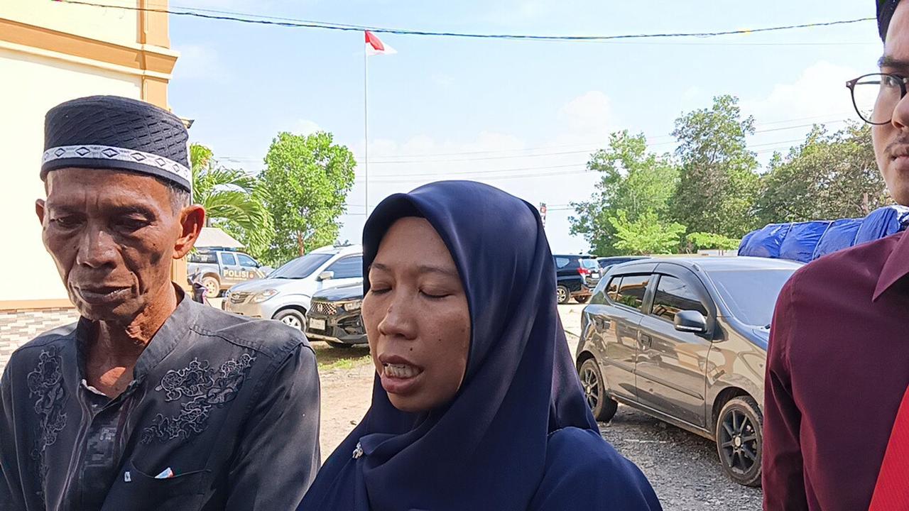 Keluarga Ungkap Kejanggalan saat Rekonstruksi Tahanan Tewas Dianiaya Dua Polisi di Rutan Polsek Kumpeh Ilir