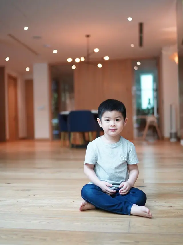 [Fimela] Sandra Dewi dan anak bungsunya