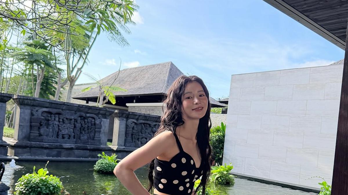 Bare Face Saat Liburan di Bali, 7 Potret Lim Ji Yeon Buktikan Pesonanya Tetap Memikat Tanpa Makeup Tebal