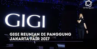 GIGI hadirkan tiga drummer, dua bassist, dua gitaris, dan satu vokalis di panggung Jakarta Fair 2017.